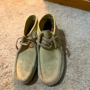 9 1/2 M Clark Wallabees